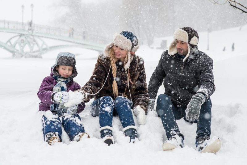 Familie im Schnee